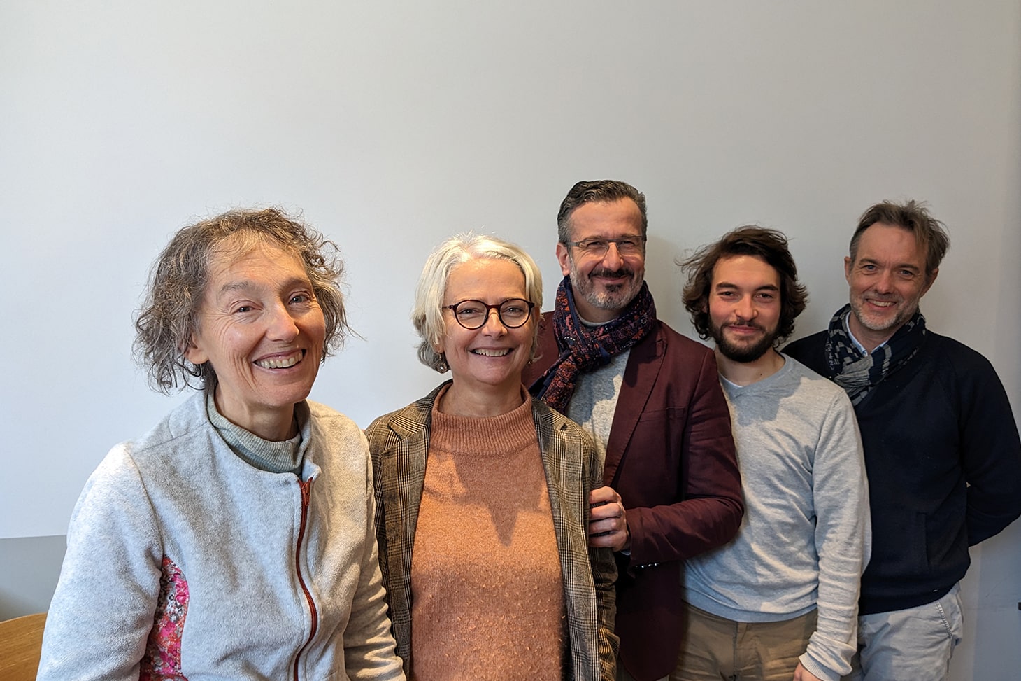 Photo des personnes travaillant sur le CLES assisté par ordinateur